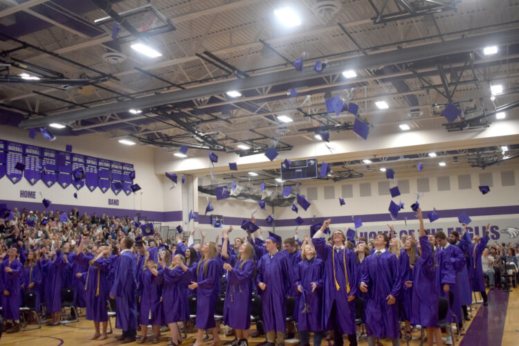 153 New Ulm grads receive diplomas | News, Sports, Jobs - Vimarsana News