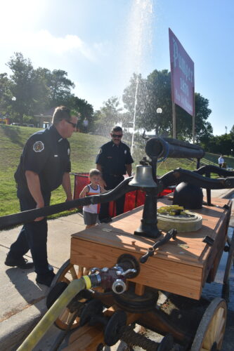 National Night Out brings pumped up crowd | News, Sports, Jobs - Vimarsana News