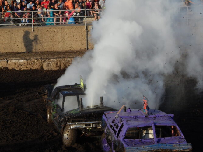 Demolition derby delights full-house crowd | News, Sports, Jobs - Vimarsana News