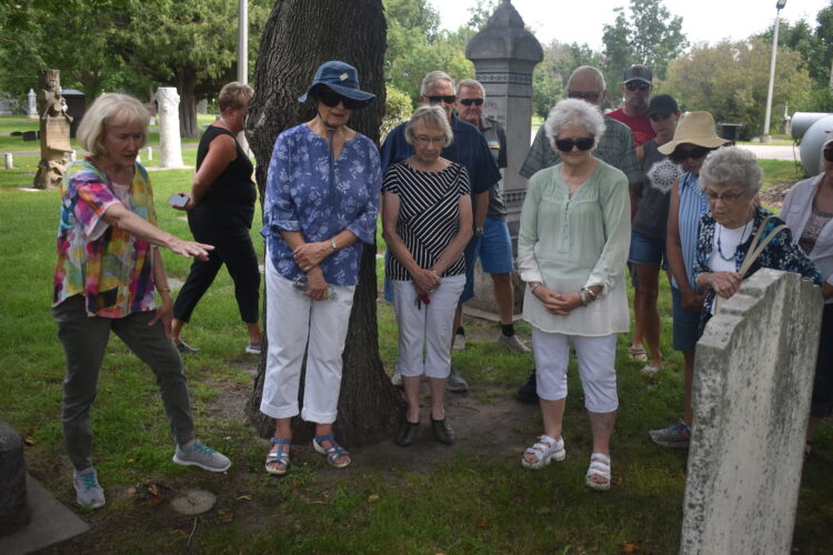Cemetery tour presents New Ulm's pioneers | News, Sports, Jobs - Vimarsana News
