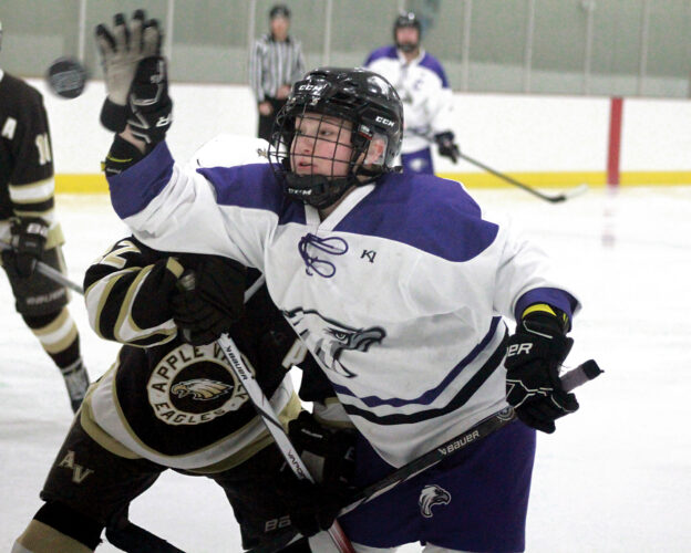Thies' late goal helps Apple Valley hold off New Ulm | News, Sports, Jobs - Vimarsana News