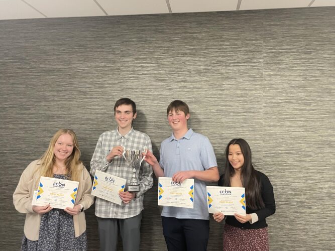 New Ulm econ team outsmarts the 'smart kids' | News, Sports, Jobs - Vimarsana News