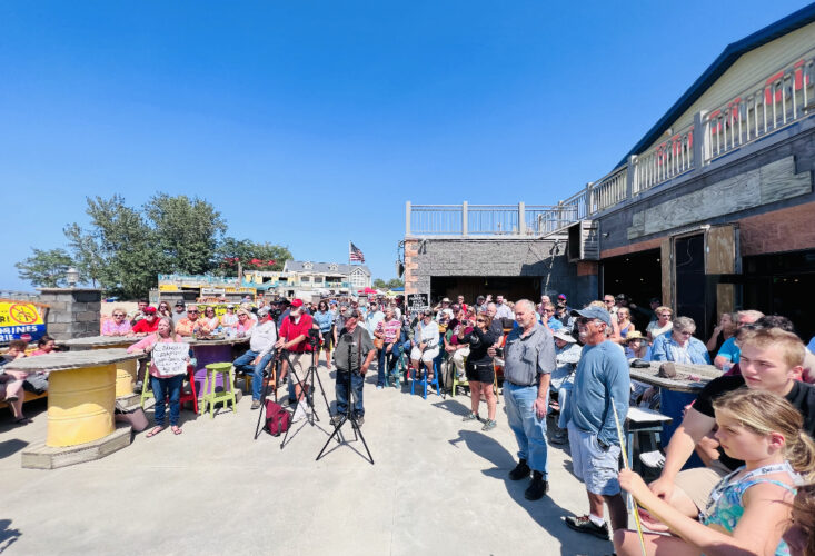 Rally puts spin against turbines | News, Sports, Jobs - Vimarsana News