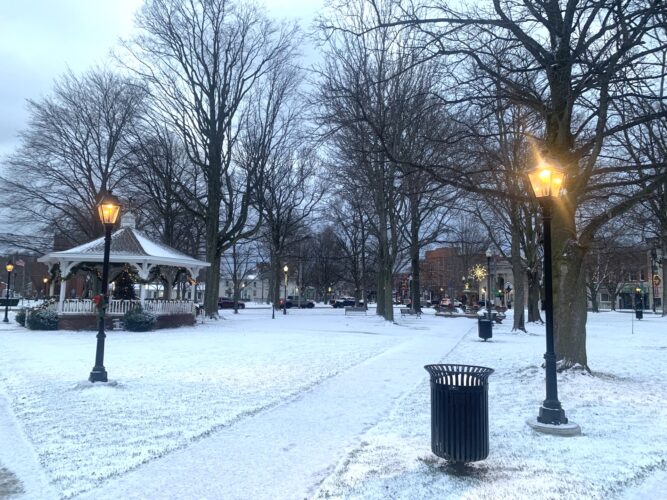 Shopping locally spreads Christmas cheer | News, Sports, Jobs - Vimarsana News