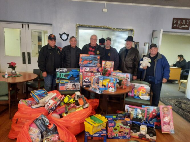 Driving the holiday spirit,donating toys, bringing joy | News, Sports, Jobs - Vimarsana News