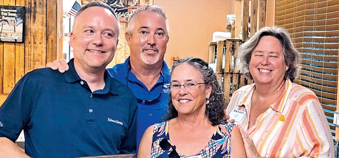 Pine Island Kiwanis Club installs new president and officers | News, Sports, Jobs - Vimarsana News