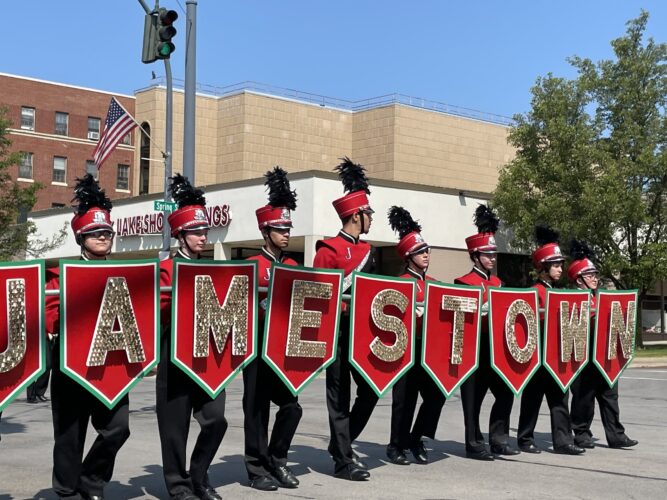 Hundreds Show Up To Attend City's Annual Memorial Day Parade | News, Sports, Jobs - Vimarsana News