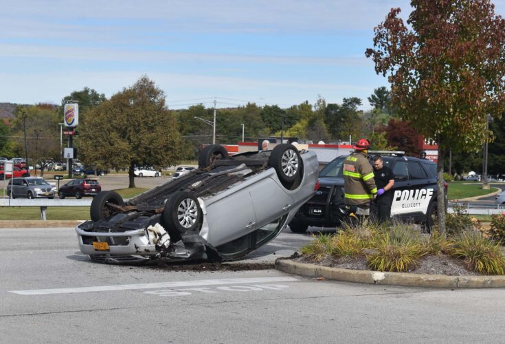 Vehicle Overturns In Parking Lot | News, Sports, Jobs - Vimarsana News