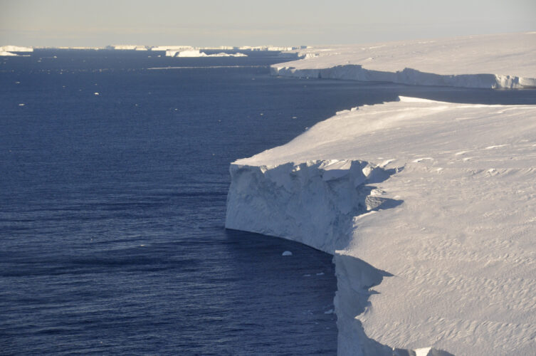 Even With Carbon Emissions Cuts, A Key Part Of Antarctica Is Doomed To Slow Collapse, Study Says | News, Sports, Jobs - Vimarsana News