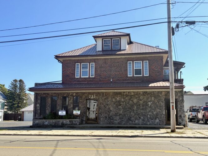 https://s3.amazonaws.com/ogden_images/www.post-journal.com/images/2025/09/16144015/EB-Roofing-and-Renovations-667x500.jpeg