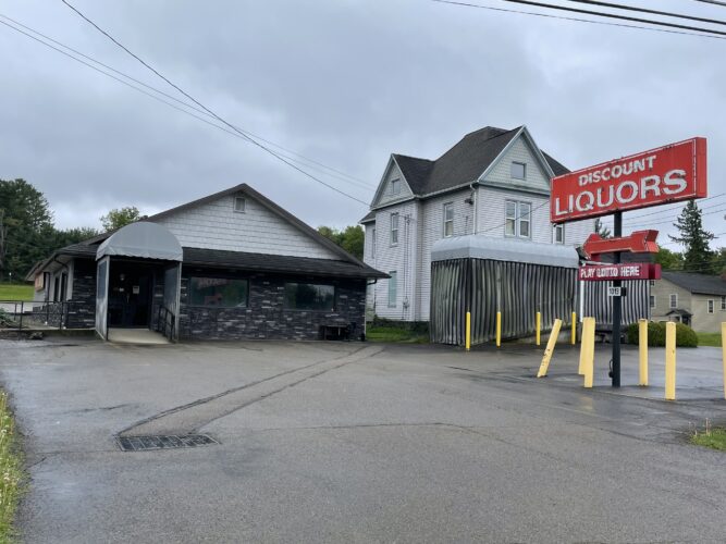 New coffee shop to be placed at former liquor store