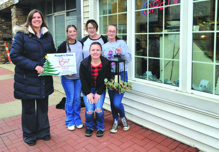 Heggy's awarded the best holiday window display | News, Sports, Jobs - Vimarsana News