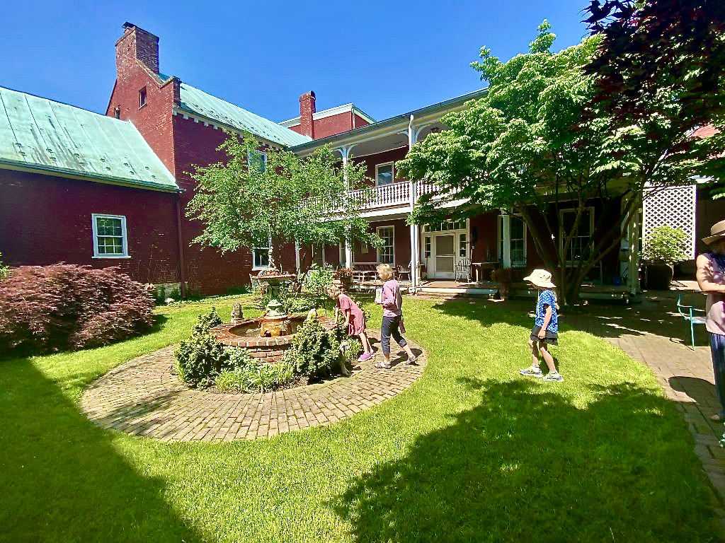 Back Alley Tour & Tea returns to rousing success | News, Sports, Jobs - Vimarsana News