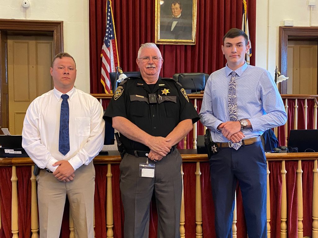 Deputies sworn in | News, Sports, Jobs - Shepherdstown Chronicle - Vimarsana News
