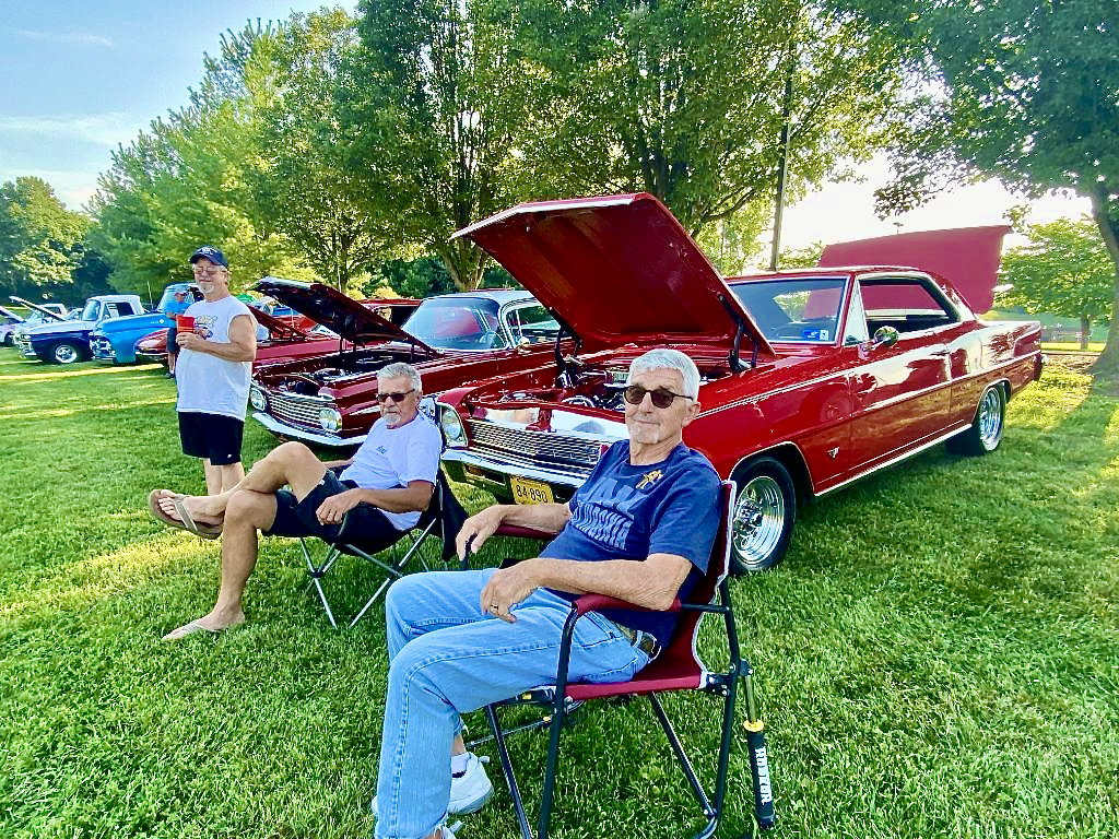 A fun Friday Festival: Cars and cakes bring out fire department supporters | News, Sports, Jobs - Vimarsana News
