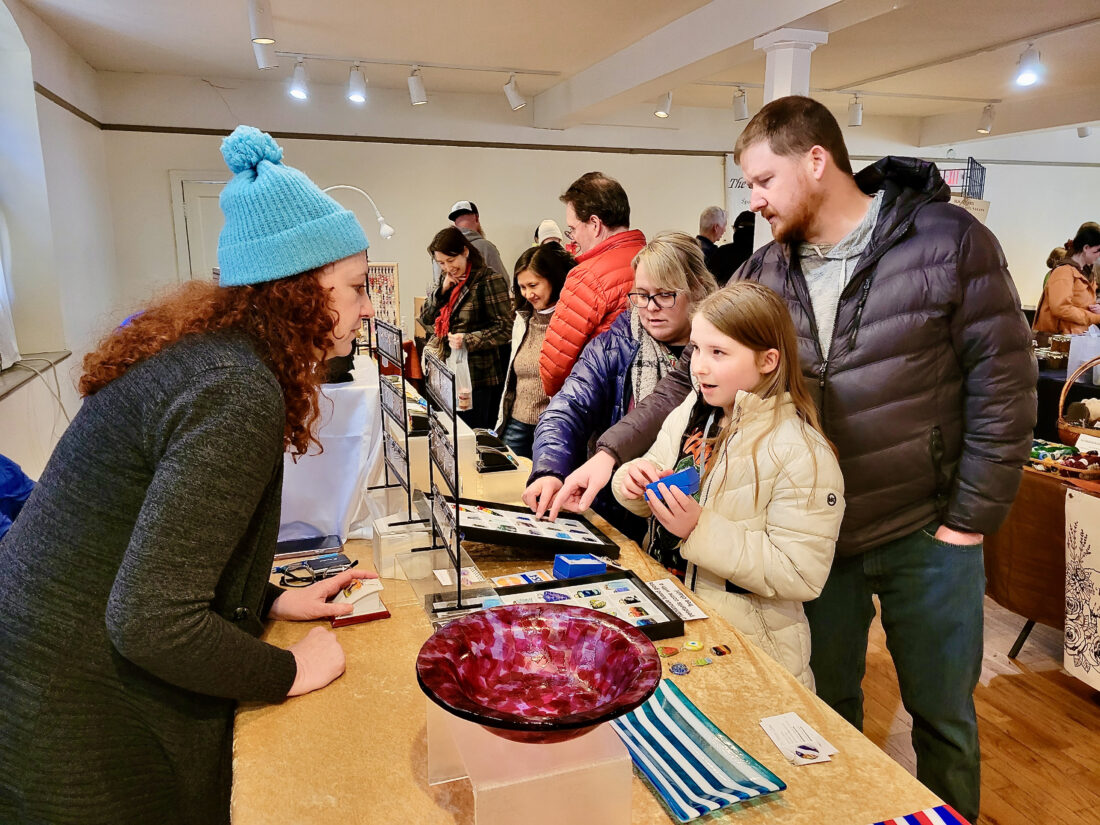 Hearts all around: Valentine's Day markets draw shoppers to Shepherdstown, reflect financial challenges | News, Sports, Jobs - Vimarsana News