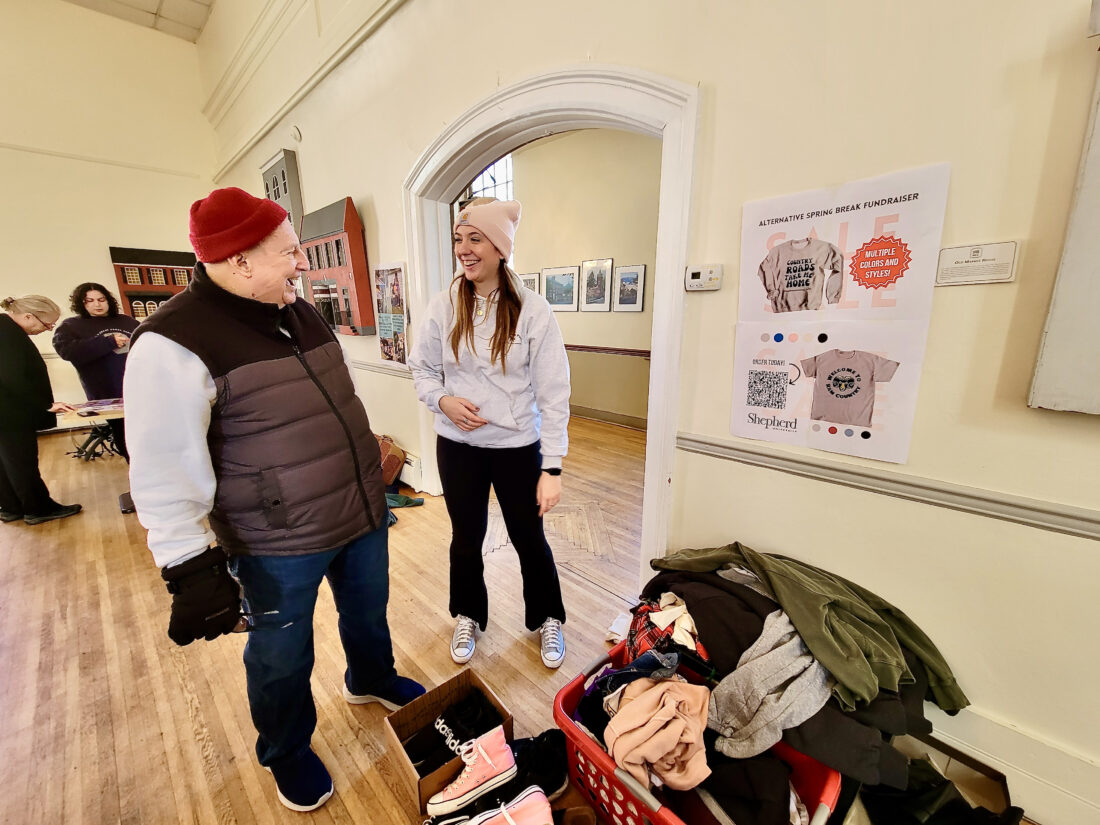 Alternative Spring Break Yard Sale raises funds to repair three homes in Appalachia | News, Sports, Jobs - Vimarsana News