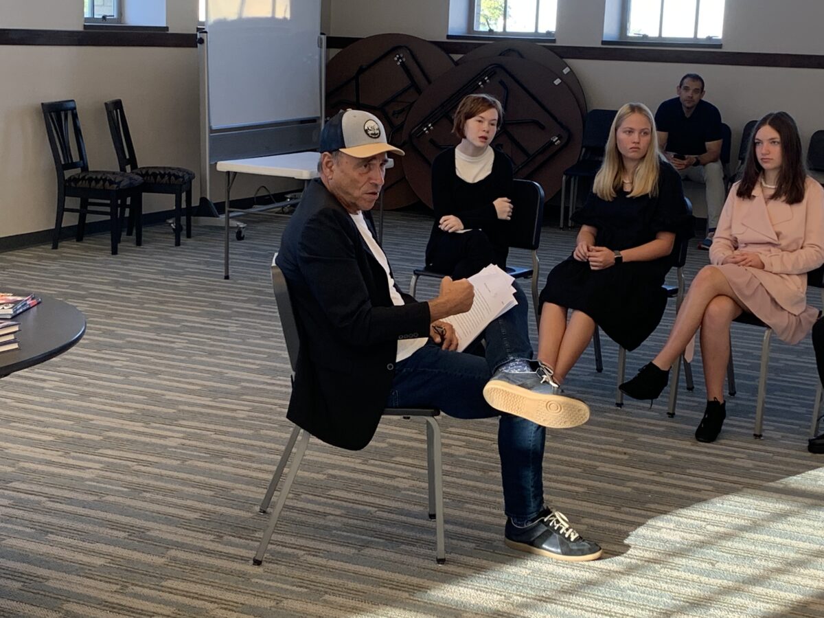 Author Horowitz visits Ogden students, touts reading as way to create new writers | News, Sports, Jobs - Vimarsana News