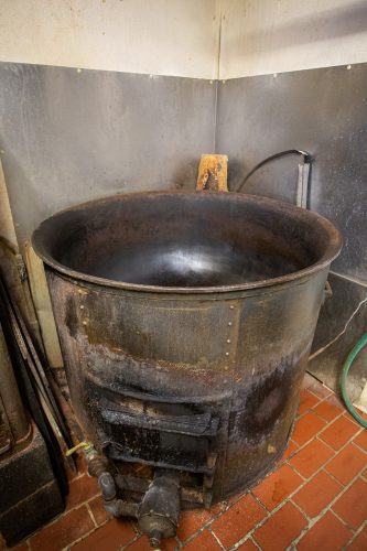 Don Waltman's old fashioned pork kettle, other items, reflect bygone era | News, Sports, Jobs - Vimarsana News