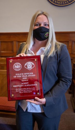 City police agent recognized by her peers | News, Sports, Jobs - Vimarsana News