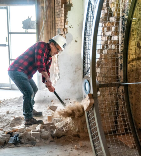 Team takes swings, swigs at brewery wall breaking event | News, Sports, Jobs - Vimarsana News