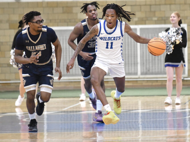 From youth to college, Barrett and Cross are still teammates playing hoops | News, Sports, Jobs - Vimarsana News