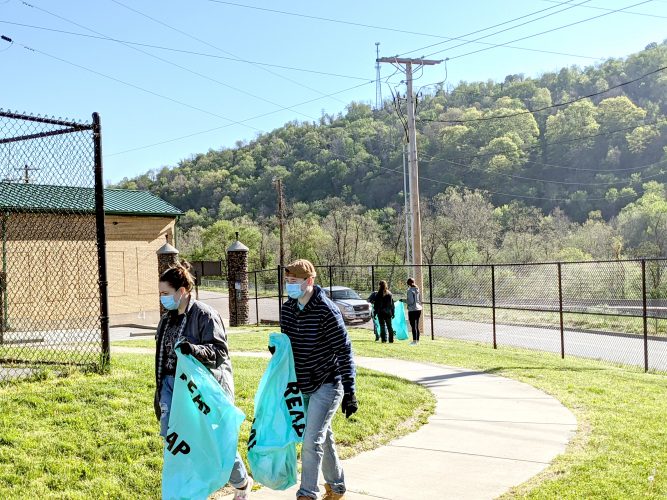 Volunteers Mobilize to Make Wheeling Shine | News, Sports, Jobs - Vimarsana News