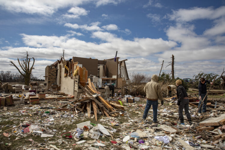 Dozens Dead as Tornadoes Torment U.S. | News, Sports, Jobs - Vimarsana News