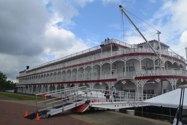 A Visit From Riverboat Royalty | News, Sports, Jobs - Vimarsana News