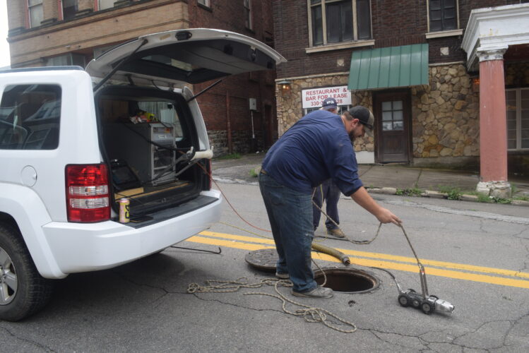 Wheeling Utility Workers Take a Closer Look | News, Sports, Jobs - Vimarsana News