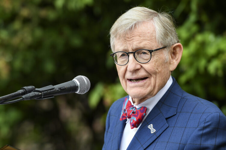 No Confidence Vote Against WVU's Gee Succeeds | News, Sports, Jobs - Vimarsana News