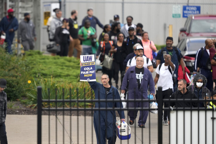 United Auto Workers strikes spread as 7,000 more workers at two plants join the picket line | News, Sports, Jobs - Vimarsana News