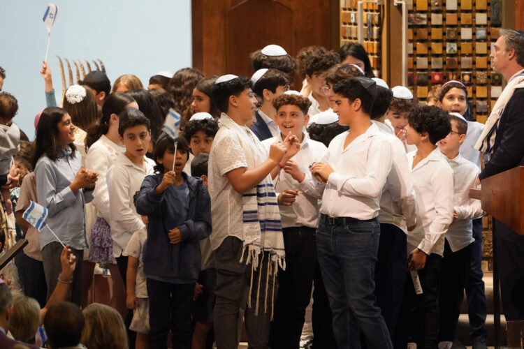 Far from Israel, Jews grieve and pray for peace in Shabbat services held as Israel-Hamas war rages | News, Sports, Jobs - Vimarsana News