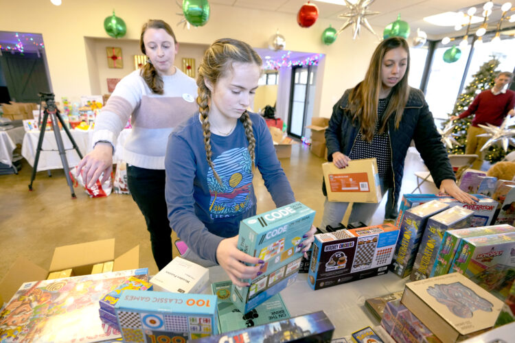 Brad Paisley's Free Toy Store in Nashville Offers Dignity of Choice in Picking Holiday Gifts | News, Sports, Jobs - Vimarsana News