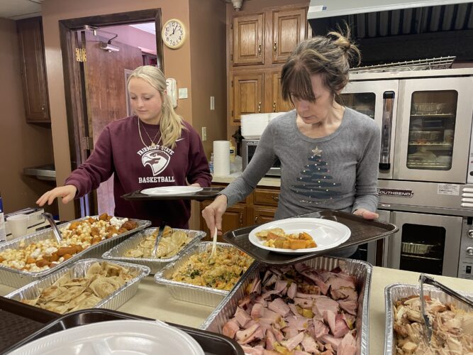 St. Luke's Opens Doors To Community For Christmas Dinner | News, Sports, Jobs - Vimarsana News