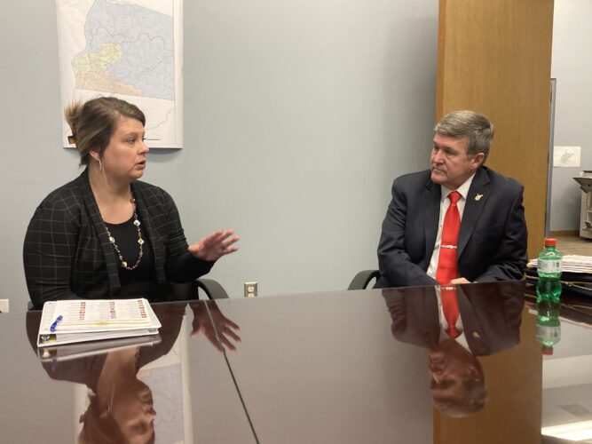 Warner Kicks Off Elections Season With Stop In Wheeling | News, Sports, Jobs - Vimarsana News