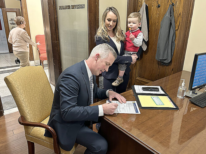 Wheeling Mayor Glenn Elliott, a Democrat, Files for U.S. Senate Run | News, Sports, Jobs - Vimarsana News