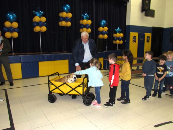 Gov. Jim Justice Visits McMechen to Present $9.2M for New School | News, Sports, Jobs - Vimarsana News