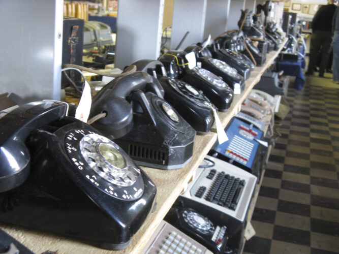 Cellphone Outage Shows Landlines Are Languishing | News, Sports, Jobs - Vimarsana News