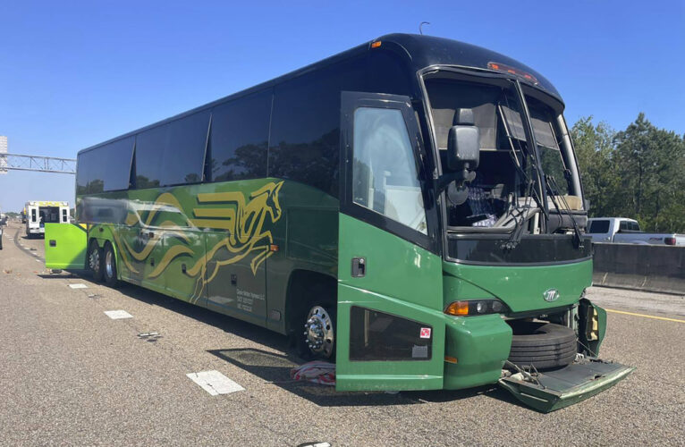 11 injured as bus carrying University of South Carolina fraternity crashes in Mississippi | News, Sports, Jobs - Vimarsana News