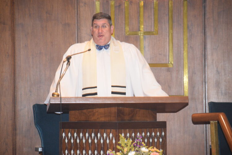 Holocaust Victims Honored at Temple Shalom During Yom HaShoah Service | News, Sports, Jobs - Vimarsana News