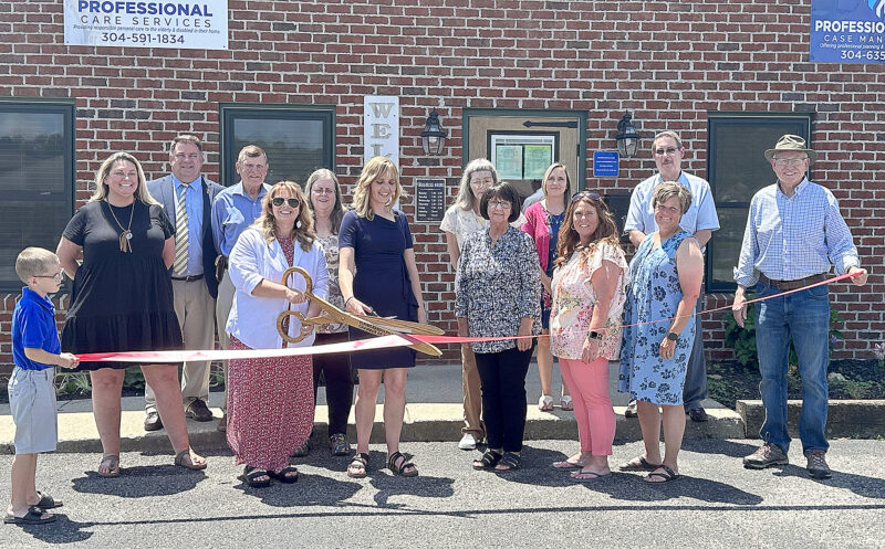 Business celebrates ribbon cutting | News, Sports, Jobs - Vimarsana News
