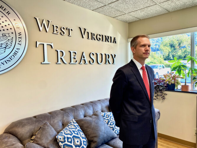 Moore, Miller lead in congressional fundraising | News, Sports, Jobs - Vimarsana News
