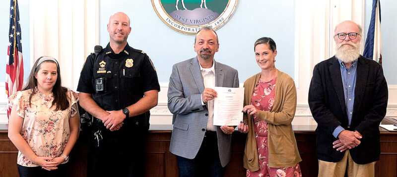 Elkins mayor signs Overdose Awareness Month proclamation | News, Sports, Jobs - Vimarsana News