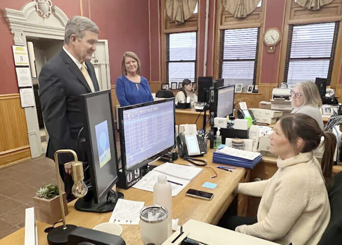 Warner visits Randolph Courthouse | News, Sports, Jobs - Vimarsana News