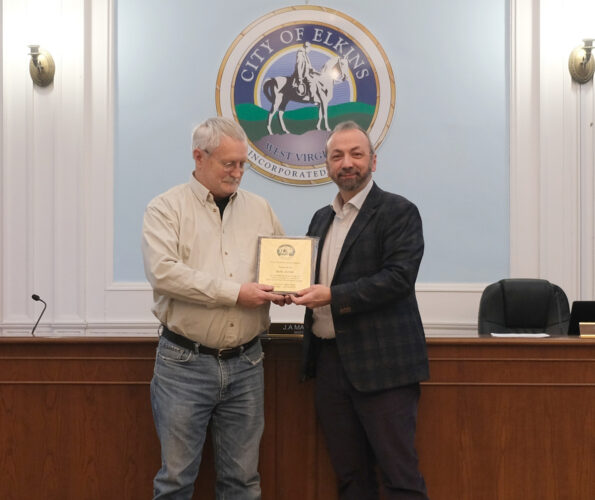Municipal Judge Robert 'Bob' Jones honored for service to Elkins | News, Sports, Jobs - Vimarsana News