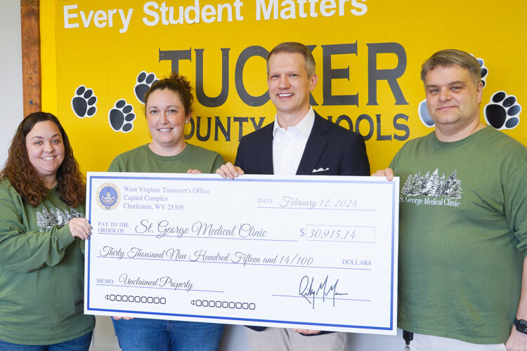 State treasurer presents unclaimed property checks in Tucker | News, Sports, Jobs - Vimarsana News