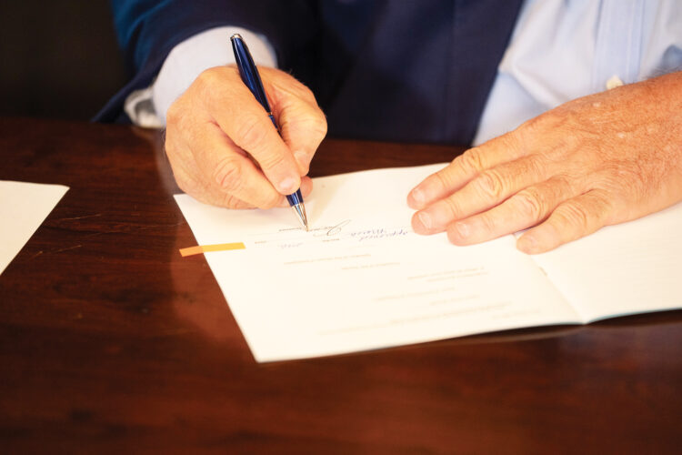 Justice vetoes bill weakening vaccine requirements | News, Sports, Jobs - Vimarsana News