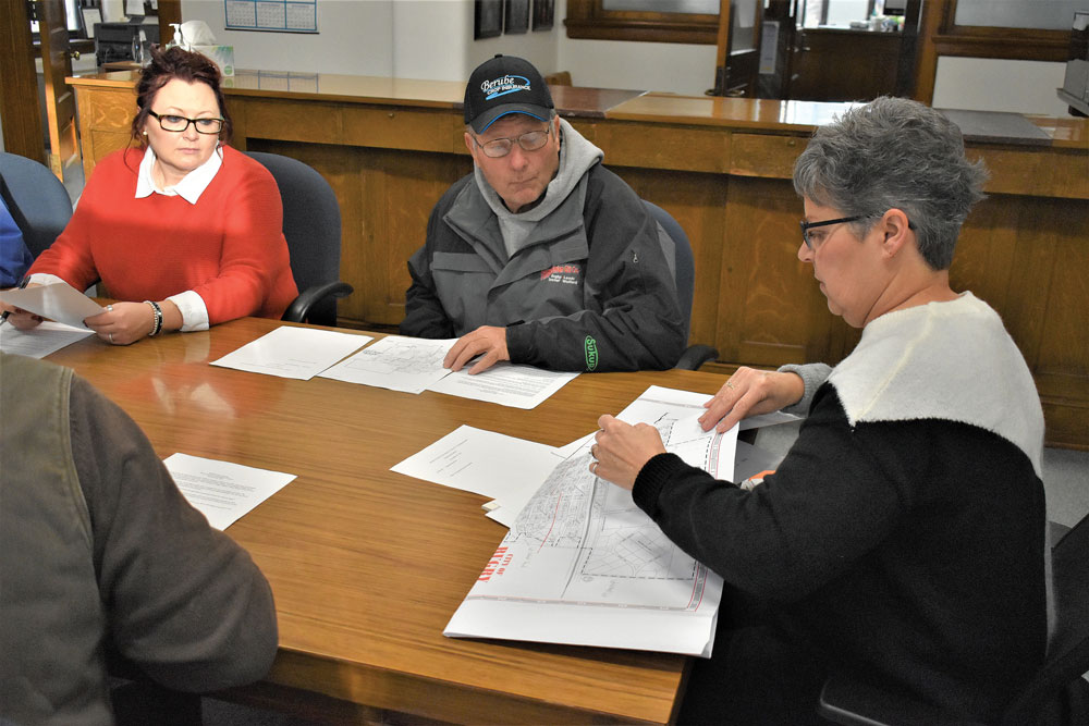 Commission decides on district redraw, community service position | News, Sports, Jobs - Vimarsana News