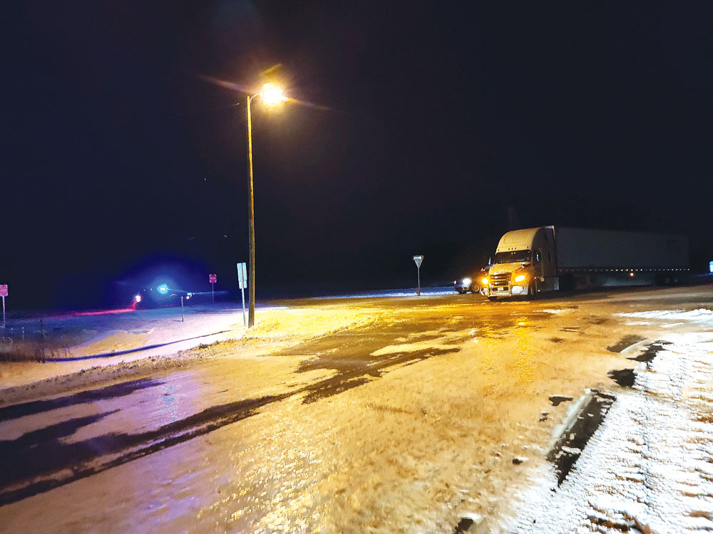 Teamwork helps towing company clear blocked highway | News, Sports, Jobs - Vimarsana News